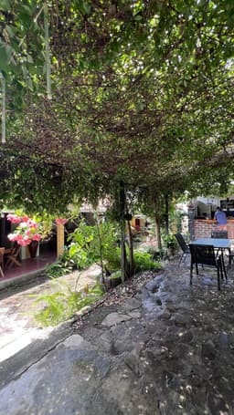 Hostal en venta sobre calle principal en Cojutepeque