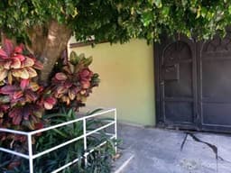 VENDO CASA EN URBANIZACION LOMAS DORADAS
