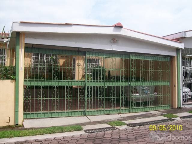 VENDO CASA GRANDE DE ESQUINA
