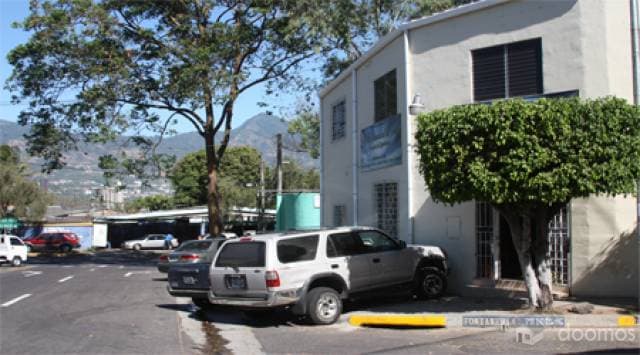Vendo Edificio de Cuatro Locales en Antiguo Cuscatlán — foto 2
