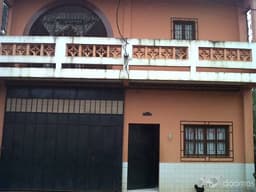 vendo casa en ciudad barrios de 2 niveles primer nivel: sala principal,comedor social,  cocina con pantry, baño, cochera para 2 vehículos. segunda planta: 4 habitaciones .2 con closeth,