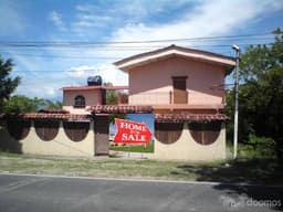 CHALATENANGO, VENDO CASA POR UNIVERSIDAD ANDRES BELLO