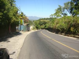 GANGA VENDO terreno entre San Martín y Tonaca con acceso vehícular, Luz y Agua potable.