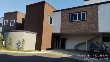 Amplia residencia estrenar