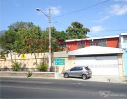 VENDO CASA AMPLIA PARA NEGOCIO SOBRE CALLE SAN ANTONIO ABAD S.S.