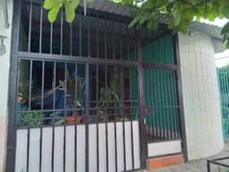 Casa de 3 cuartos, 1 baño, con garaje
